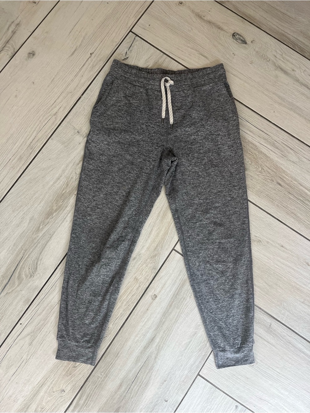 Vuori Women’s Gray Jogger Sweat Pants Size Small